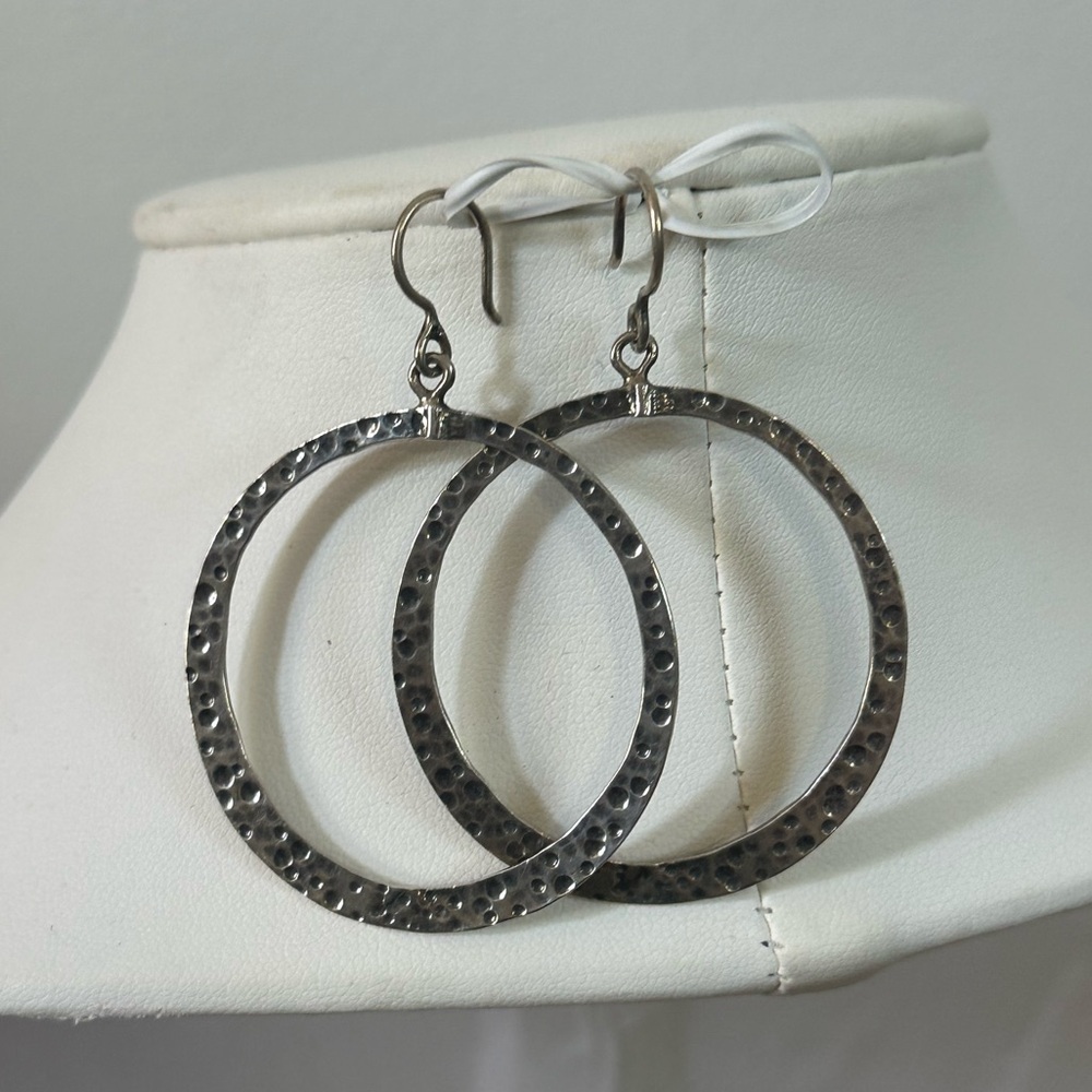 Silpada W1552 Sterling Hammered Hoop Oxidized - Picture 2 of 5
